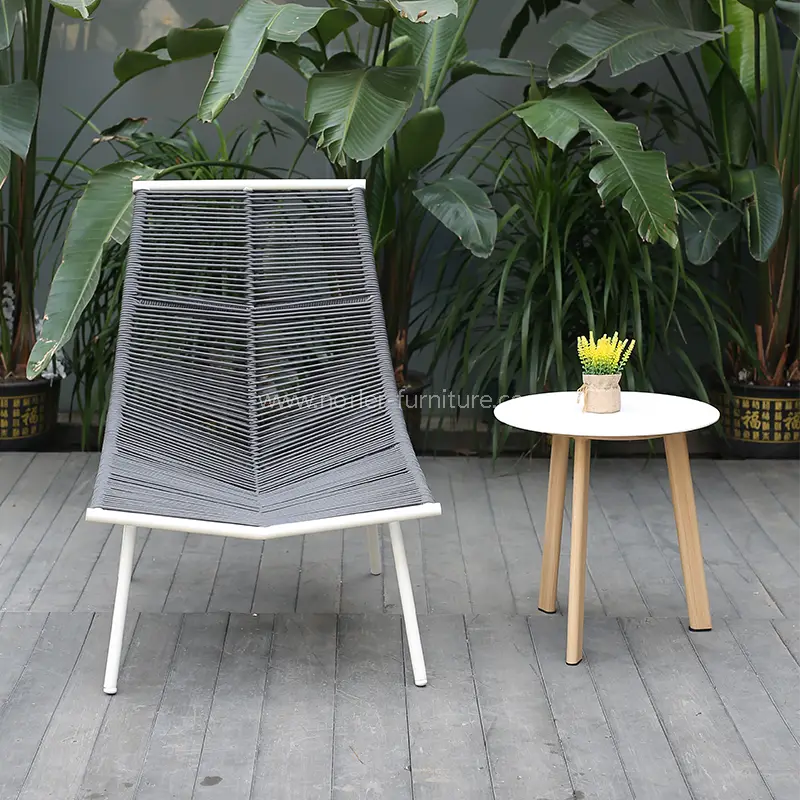 Набор на открытом балконе на балконе.